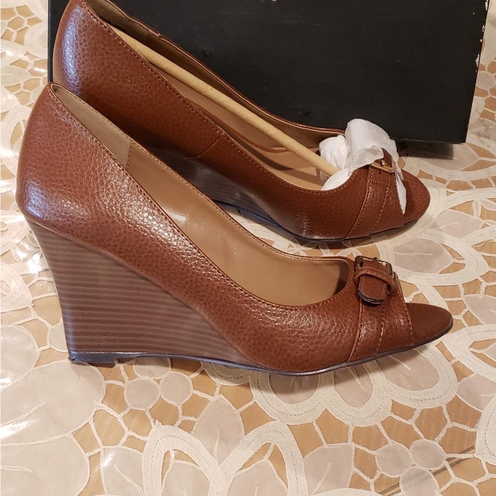 - Brand new Ann Taylor wedge